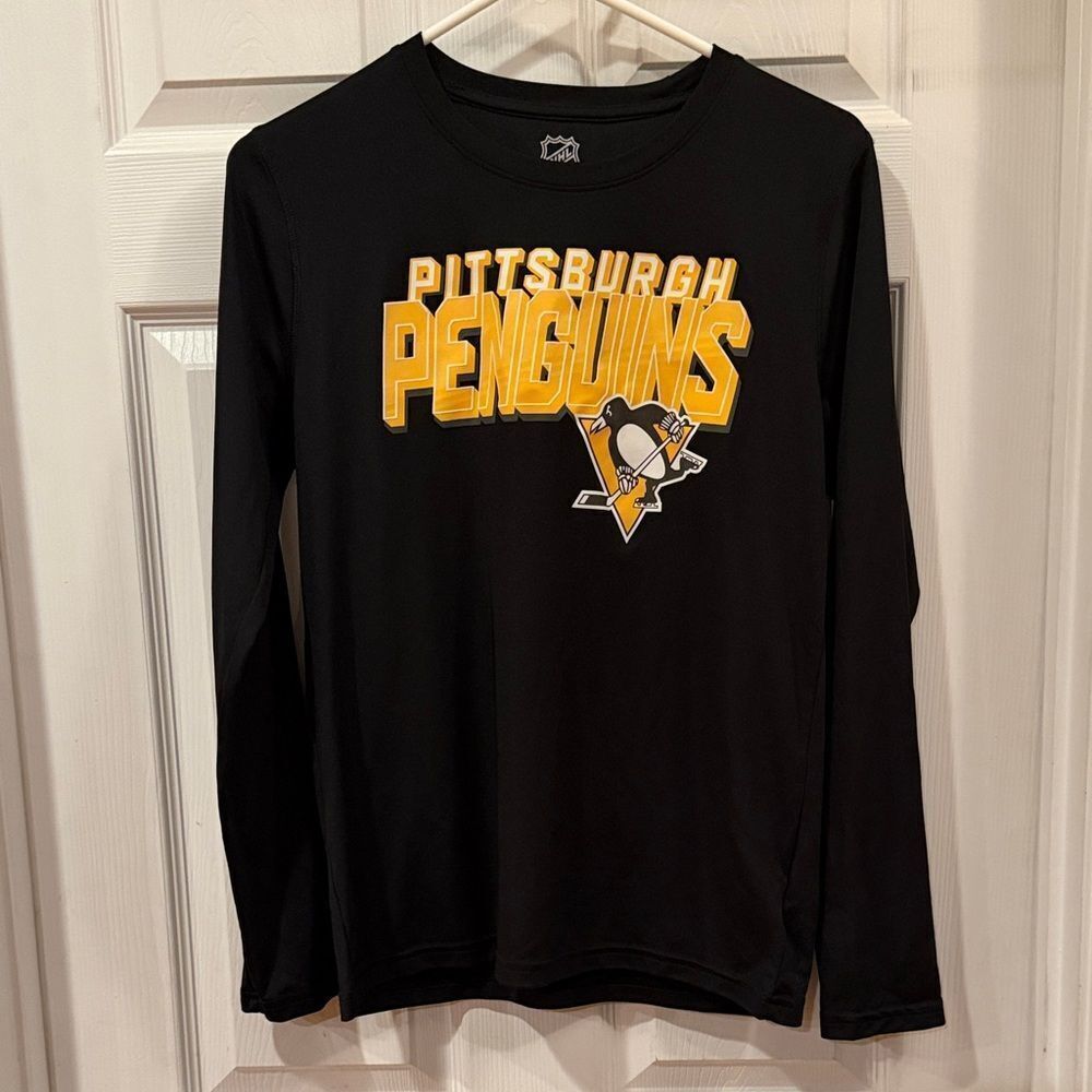 NHL Pittsburgh Penguins Black and Gold Long Sleeve Tee Youth Size Large 14-16.